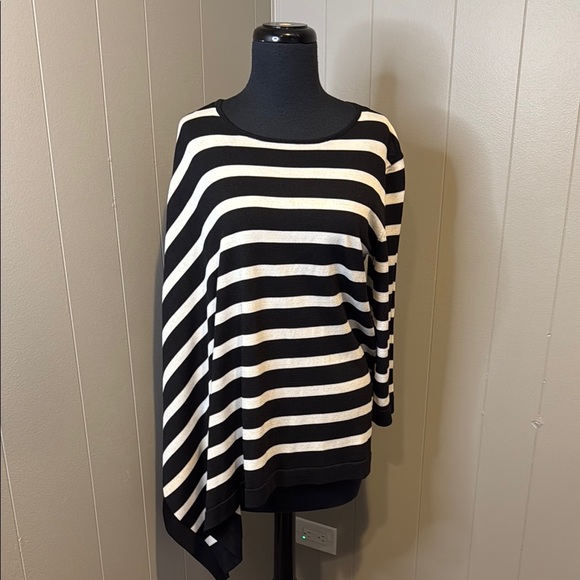 Anne Klein Women’s Medium Asymmetrical Black and White Crew Neck Sweater - Picture 1 of 7